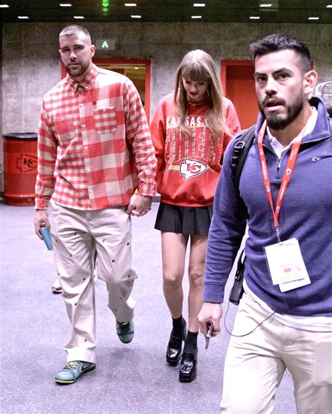 is taylor swift at travis kelce game today